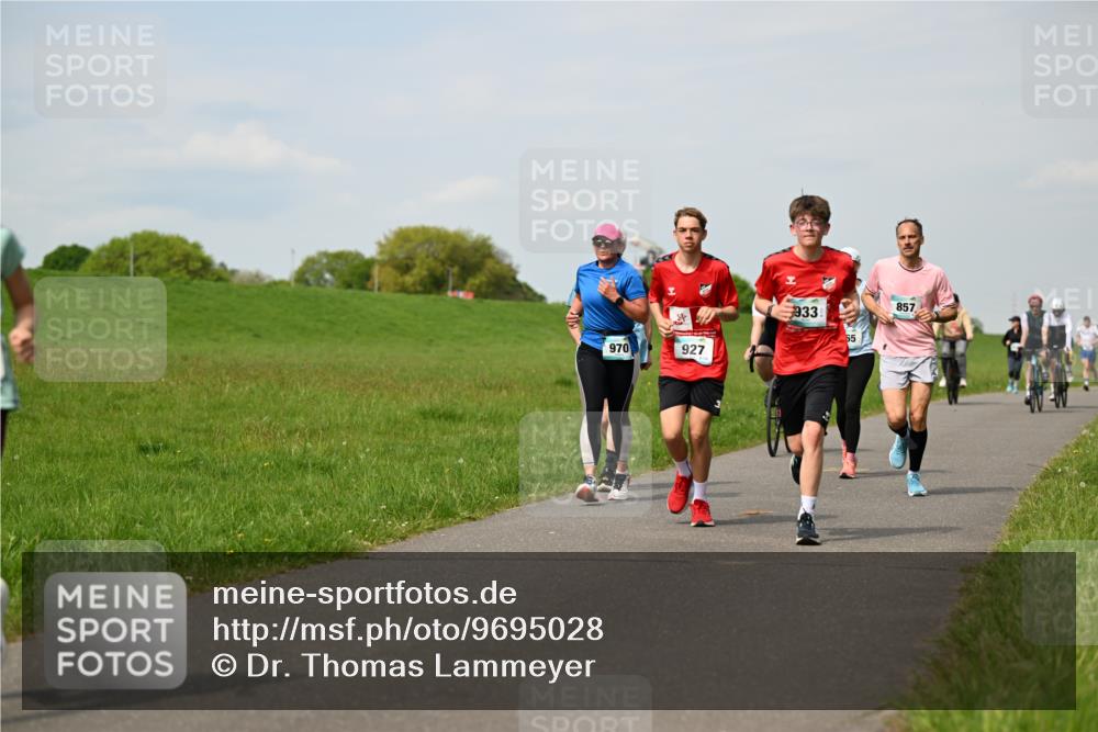 10.05.2026 - 8. Wedeler Halbmarathon Dr. Thomas Lammeyer http://msf.ph/oto/9695028 10.05.2026 11:20:15 Laufen 970, 927, 933, 857 meine-sportfotos.de