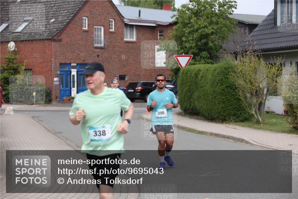 10.05.2026 - 8. Wedeler Halbmarathon Andreas Tolksdorf http://msf.ph/oto/9695043 10.05.2026 10:25:14 Laufen 338, 396 meine-sportfotos.de