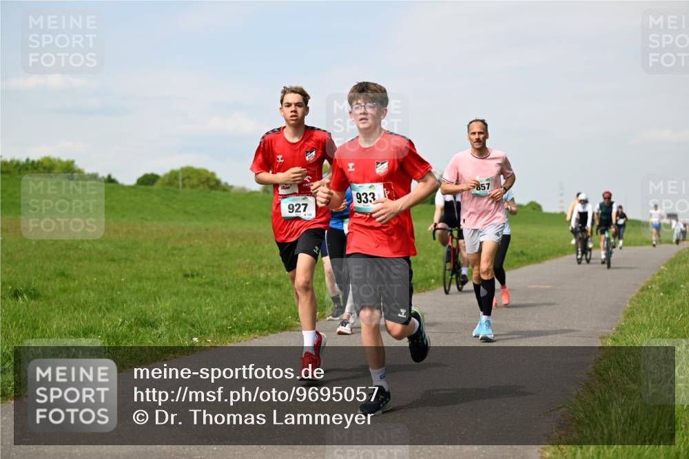 10.05.2026 - 8. Wedeler Halbmarathon Dr. Thomas Lammeyer http://msf.ph/oto/9695057 10.05.2026 11:20:17 Laufen 927, 933, 857 meine-sportfotos.de