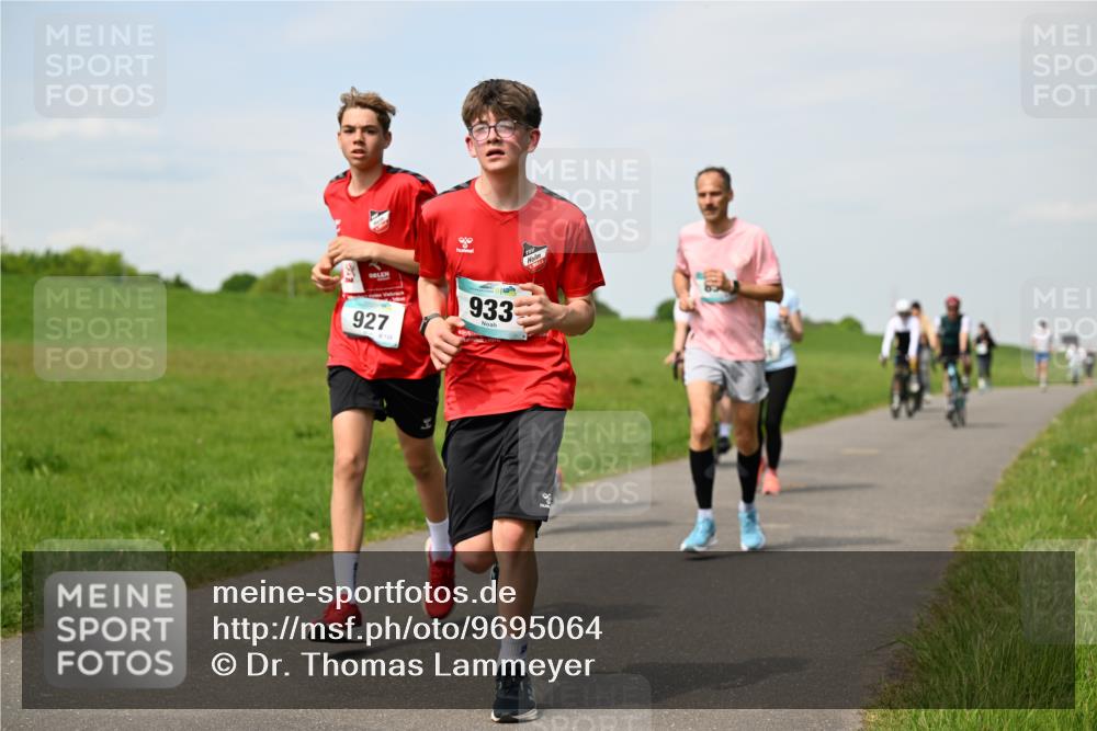 10.05.2026 - 8. Wedeler Halbmarathon Dr. Thomas Lammeyer http://msf.ph/oto/9695064 10.05.2026 11:20:17 Laufen 927, 933 meine-sportfotos.de