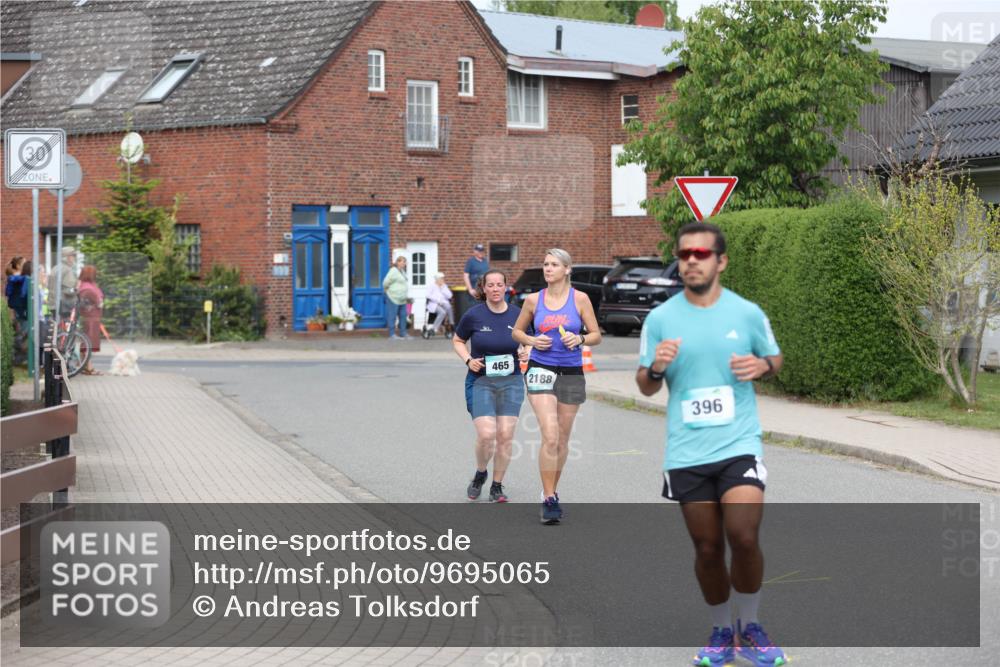 10.05.2026 - 8. Wedeler Halbmarathon Andreas Tolksdorf http://msf.ph/oto/9695065 10.05.2026 10:25:15 Laufen 30, 465, 2188, 396 meine-sportfotos.de