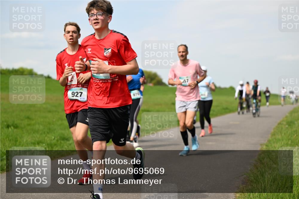 10.05.2026 - 8. Wedeler Halbmarathon Dr. Thomas Lammeyer http://msf.ph/oto/9695069 10.05.2026 11:20:18 Laufen 927, 970 meine-sportfotos.de
