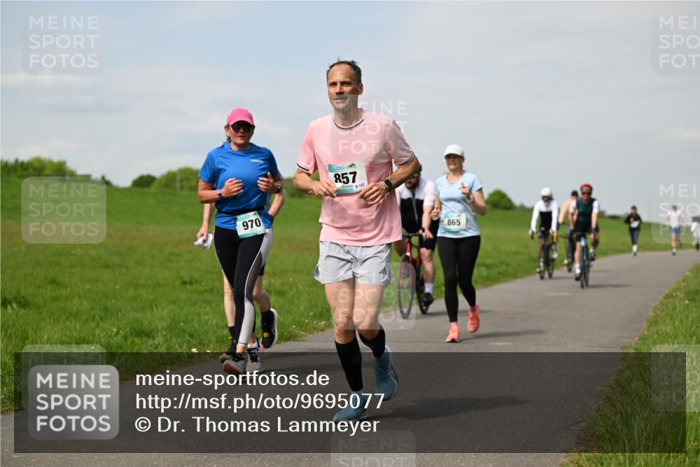 10.05.2026 - 8. Wedeler Halbmarathon Dr. Thomas Lammeyer http://msf.ph/oto/9695077 10.05.2026 11:20:18 Laufen 970, 857, 122, 865 meine-sportfotos.de