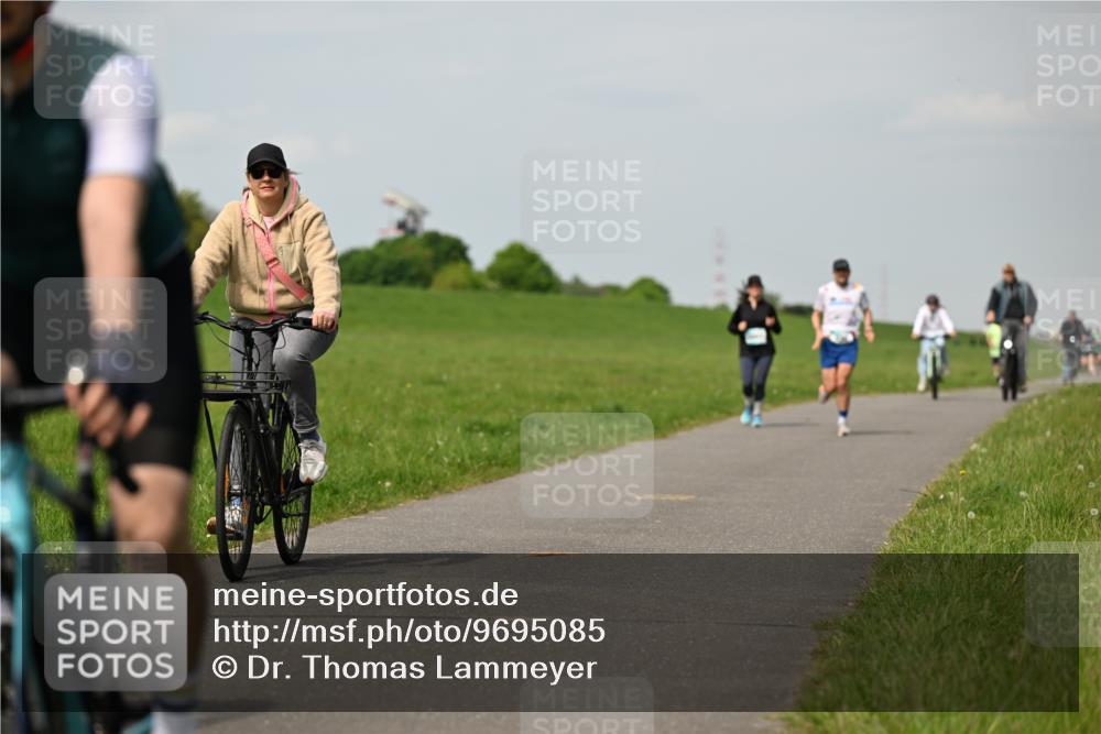 10.05.2026 - 8. Wedeler Halbmarathon Dr. Thomas Lammeyer http://msf.ph/oto/9695085 10.05.2026 11:20:23 Laufen  meine-sportfotos.de