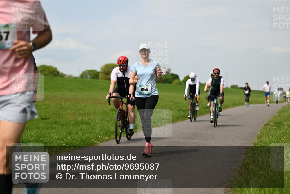 10.05.2026 - 8. Wedeler Halbmarathon Dr. Thomas Lammeyer http://msf.ph/oto/9695087 10.05.2026 11:20:19 Laufen 865 meine-sportfotos.de