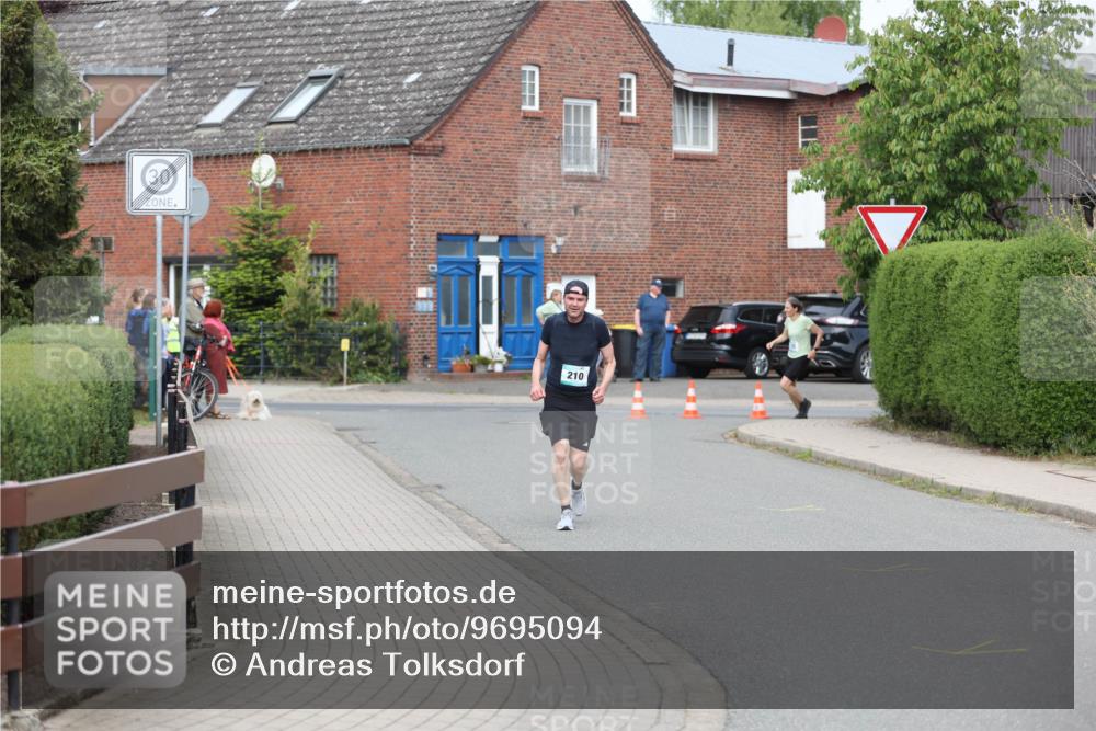 10.05.2026 - 8. Wedeler Halbmarathon Andreas Tolksdorf http://msf.ph/oto/9695094 10.05.2026 10:25:25 Laufen 3, 210 meine-sportfotos.de