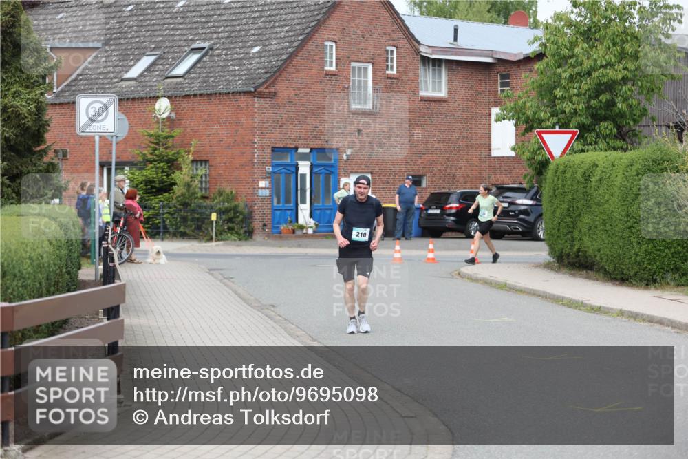 10.05.2026 - 8. Wedeler Halbmarathon Andreas Tolksdorf http://msf.ph/oto/9695098 10.05.2026 10:25:25 Laufen 210 meine-sportfotos.de