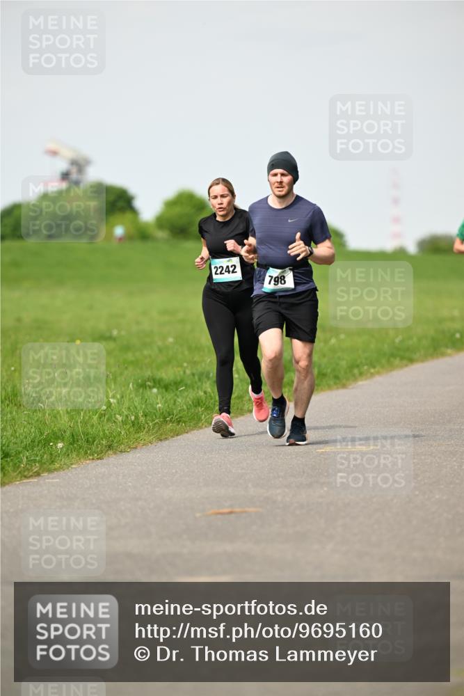 10.05.2026 - 8. Wedeler Halbmarathon Dr. Thomas Lammeyer http://msf.ph/oto/9695160 10.05.2026 11:20:57 Laufen 2242, 798 meine-sportfotos.de