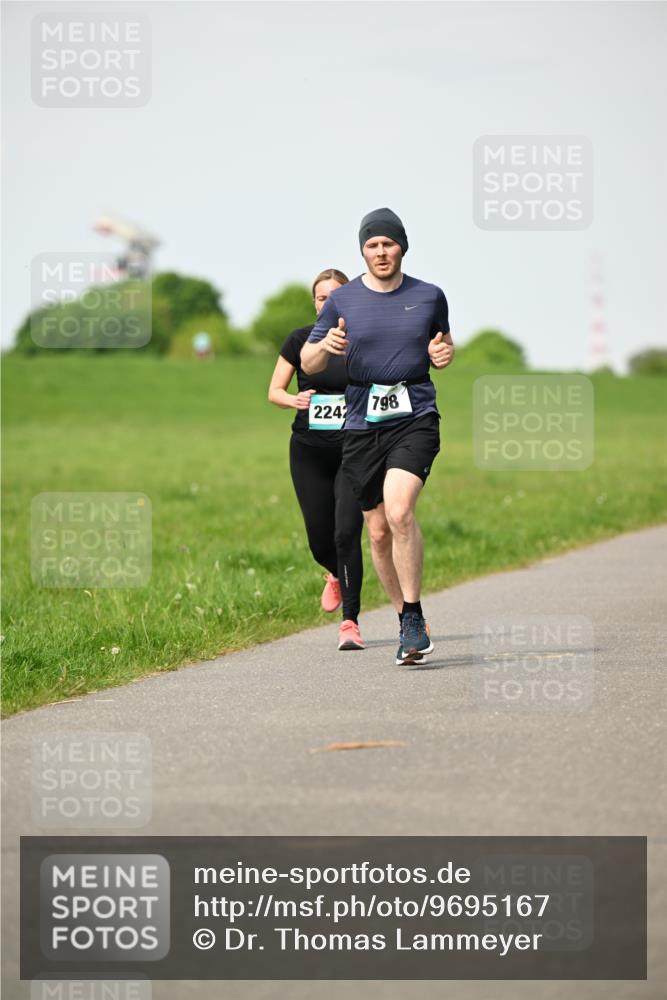 10.05.2026 - 8. Wedeler Halbmarathon Dr. Thomas Lammeyer http://msf.ph/oto/9695167 10.05.2026 11:20:57 Laufen 2242, 798 meine-sportfotos.de