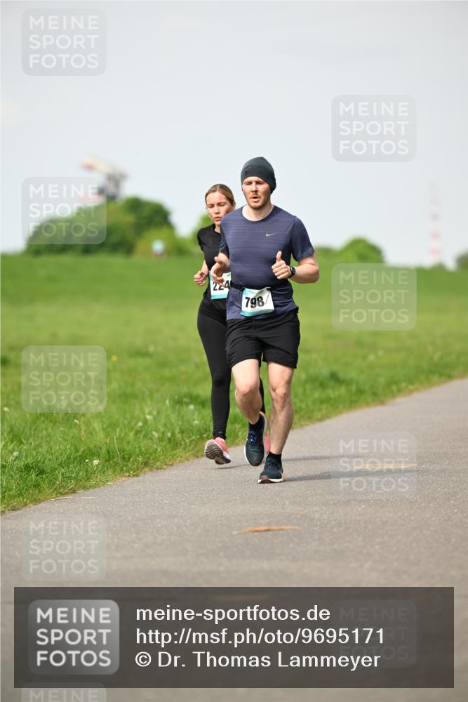 10.05.2026 - 8. Wedeler Halbmarathon Dr. Thomas Lammeyer http://msf.ph/oto/9695171 10.05.2026 11:20:57 Laufen 224, 798 meine-sportfotos.de
