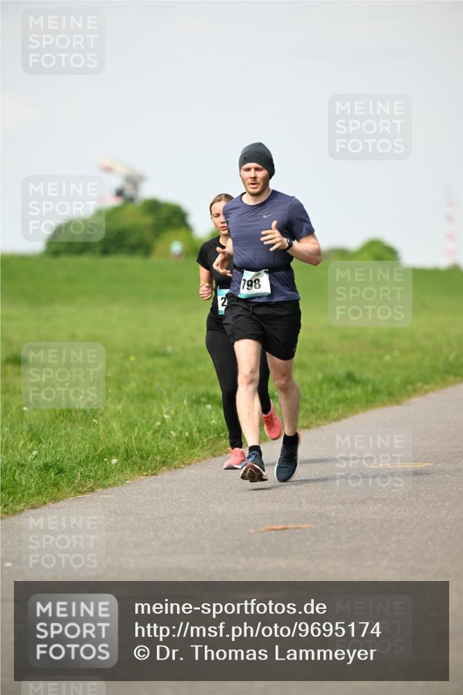 10.05.2026 - 8. Wedeler Halbmarathon Dr. Thomas Lammeyer http://msf.ph/oto/9695174 10.05.2026 11:20:58 Laufen 798 meine-sportfotos.de