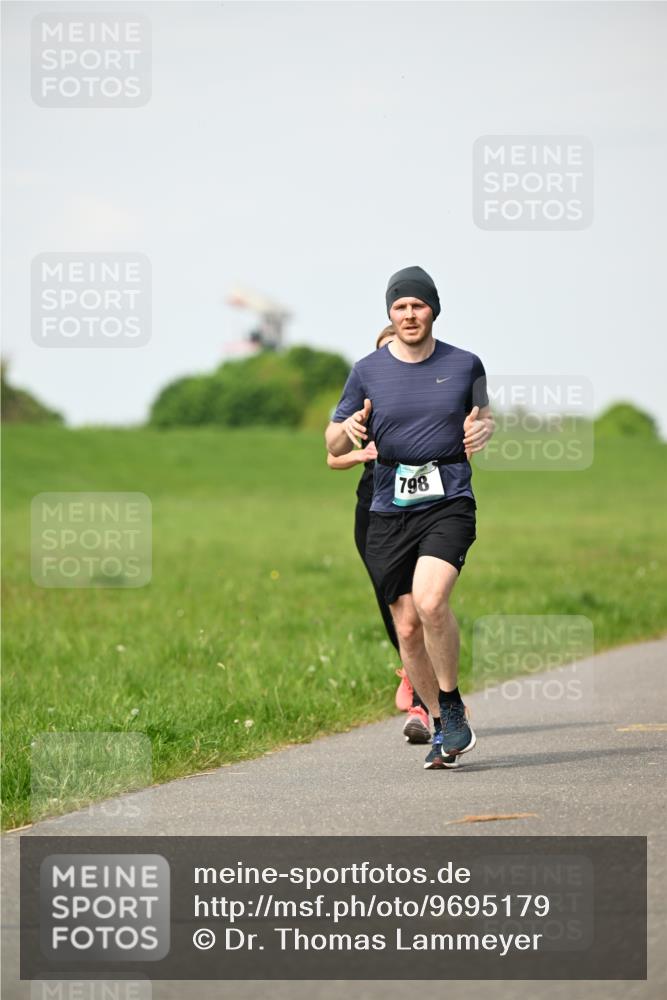 10.05.2026 - 8. Wedeler Halbmarathon Dr. Thomas Lammeyer http://msf.ph/oto/9695179 10.05.2026 11:20:58 Laufen 798 meine-sportfotos.de