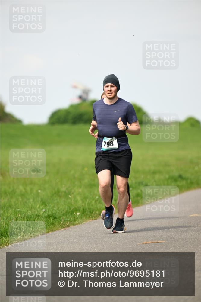 10.05.2026 - 8. Wedeler Halbmarathon Dr. Thomas Lammeyer http://msf.ph/oto/9695181 10.05.2026 11:20:58 Laufen 798 meine-sportfotos.de