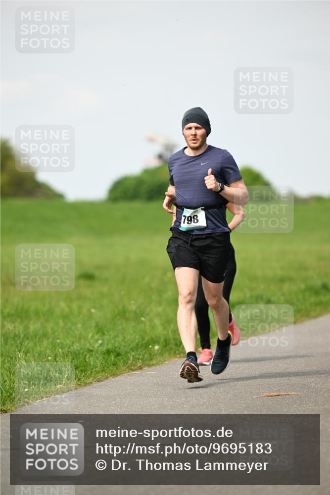 10.05.2026 - 8. Wedeler Halbmarathon Dr. Thomas Lammeyer http://msf.ph/oto/9695183 10.05.2026 11:20:58 Laufen 798 meine-sportfotos.de