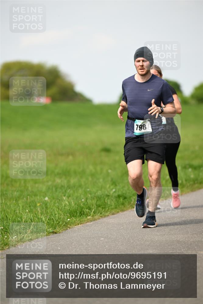 10.05.2026 - 8. Wedeler Halbmarathon Dr. Thomas Lammeyer http://msf.ph/oto/9695191 10.05.2026 11:20:59 Laufen 798 meine-sportfotos.de