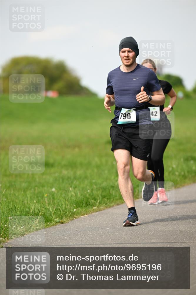 10.05.2026 - 8. Wedeler Halbmarathon Dr. Thomas Lammeyer http://msf.ph/oto/9695196 10.05.2026 11:20:59 Laufen 798 meine-sportfotos.de