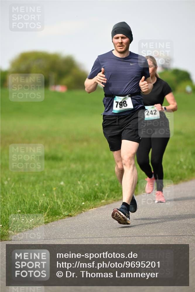 10.05.2026 - 8. Wedeler Halbmarathon Dr. Thomas Lammeyer http://msf.ph/oto/9695201 10.05.2026 11:20:59 Laufen 798, 242 meine-sportfotos.de