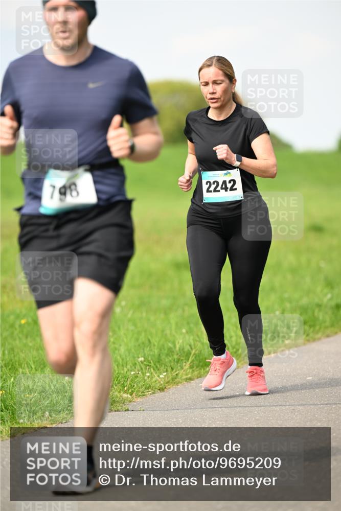 10.05.2026 - 8. Wedeler Halbmarathon Dr. Thomas Lammeyer http://msf.ph/oto/9695209 10.05.2026 11:21:01 Laufen 798, 2242 meine-sportfotos.de