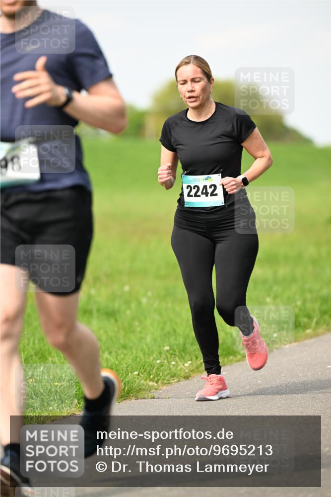 10.05.2026 - 8. Wedeler Halbmarathon Dr. Thomas Lammeyer http://msf.ph/oto/9695213 10.05.2026 11:21:01 Laufen 2242 meine-sportfotos.de