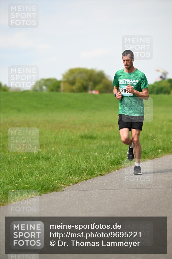 10.05.2026 - 8. Wedeler Halbmarathon Dr. Thomas Lammeyer http://msf.ph/oto/9695221 10.05.2026 11:21:04 Laufen  meine-sportfotos.de