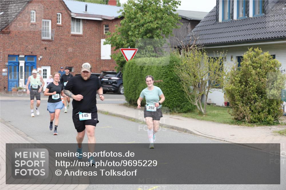 10.05.2026 - 8. Wedeler Halbmarathon Andreas Tolksdorf http://msf.ph/oto/9695229 10.05.2026 10:26:03 Laufen 327, 145, 292 meine-sportfotos.de