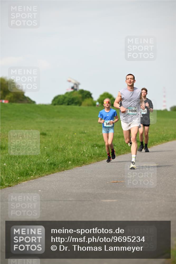 10.05.2026 - 8. Wedeler Halbmarathon Dr. Thomas Lammeyer http://msf.ph/oto/9695234 10.05.2026 11:21:06 Laufen 345, 1006, 2140 meine-sportfotos.de