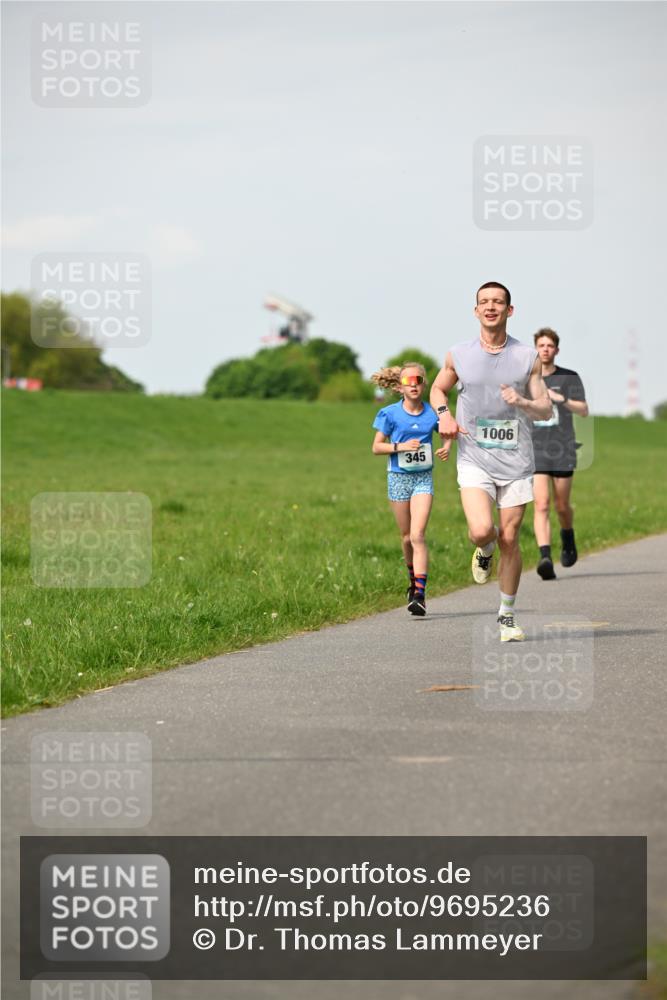 10.05.2026 - 8. Wedeler Halbmarathon Dr. Thomas Lammeyer http://msf.ph/oto/9695236 10.05.2026 11:21:06 Laufen 345, 1006 meine-sportfotos.de