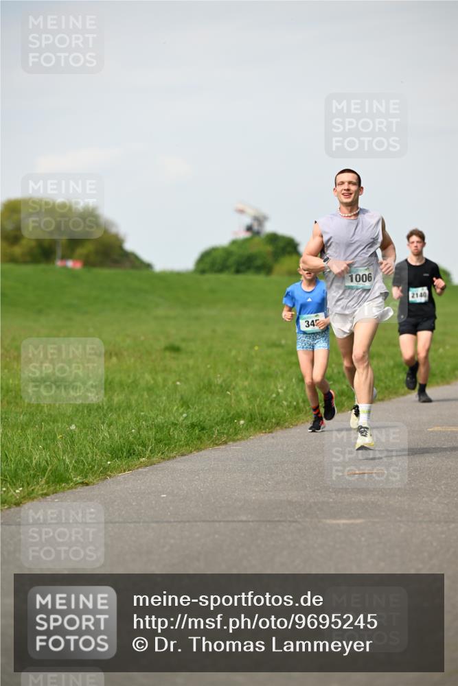 10.05.2026 - 8. Wedeler Halbmarathon Dr. Thomas Lammeyer http://msf.ph/oto/9695245 10.05.2026 11:21:07 Laufen 1006, 2140 meine-sportfotos.de