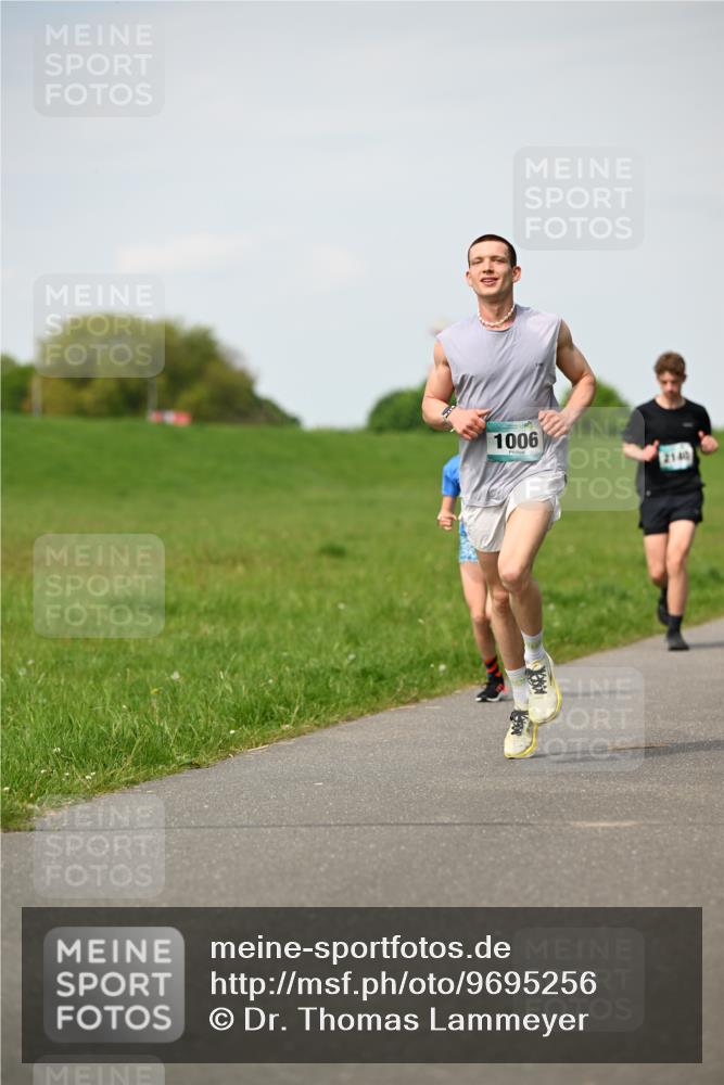 10.05.2026 - 8. Wedeler Halbmarathon Dr. Thomas Lammeyer http://msf.ph/oto/9695256 10.05.2026 11:21:07 Laufen 1006, 2140 meine-sportfotos.de