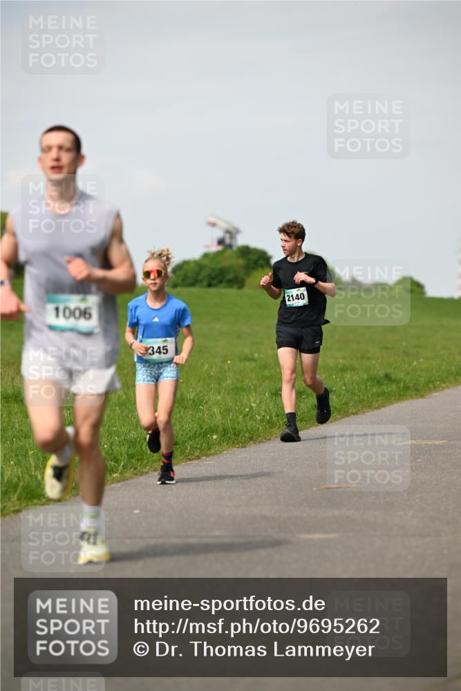 10.05.2026 - 8. Wedeler Halbmarathon Dr. Thomas Lammeyer http://msf.ph/oto/9695262 10.05.2026 11:21:09 Laufen 1006, 345, 2140 meine-sportfotos.de