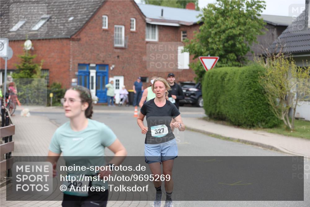 10.05.2026 - 8. Wedeler Halbmarathon Andreas Tolksdorf http://msf.ph/oto/9695269 10.05.2026 10:26:07 Laufen 292, 327 meine-sportfotos.de