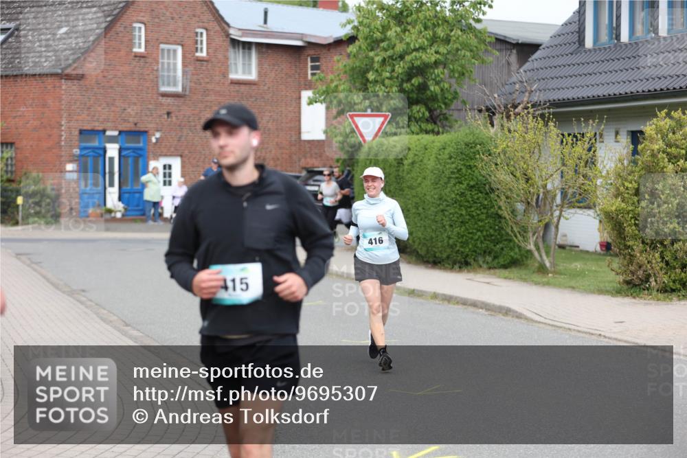 10.05.2026 - 8. Wedeler Halbmarathon Andreas Tolksdorf http://msf.ph/oto/9695307 10.05.2026 10:26:12 Laufen 415, 416 meine-sportfotos.de
