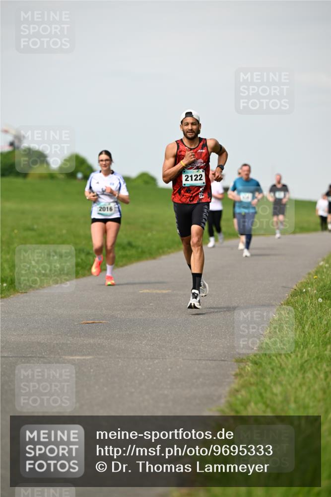 10.05.2026 - 8. Wedeler Halbmarathon Dr. Thomas Lammeyer http://msf.ph/oto/9695333 10.05.2026 11:21:18 Laufen 2016, 2122 meine-sportfotos.de