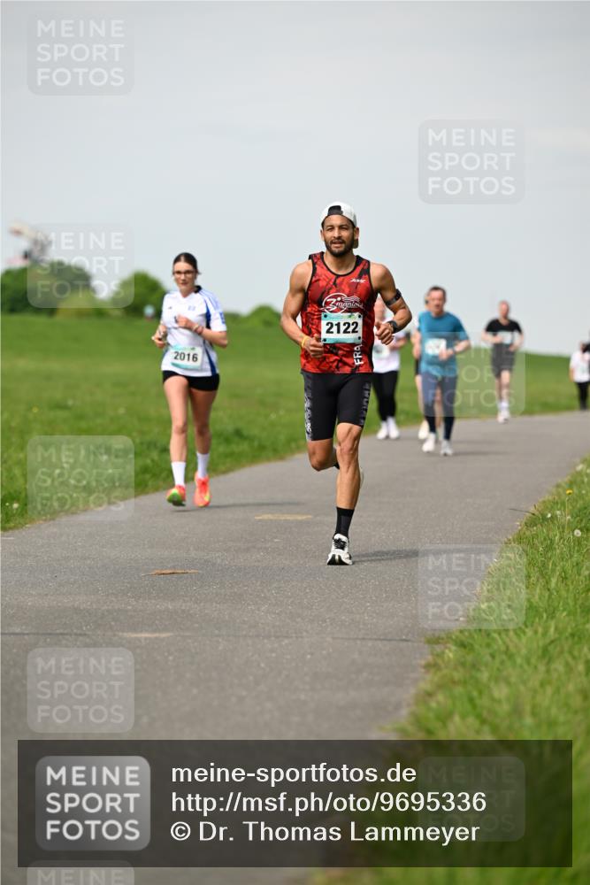10.05.2026 - 8. Wedeler Halbmarathon Dr. Thomas Lammeyer http://msf.ph/oto/9695336 10.05.2026 11:21:18 Laufen 2016, 2122 meine-sportfotos.de