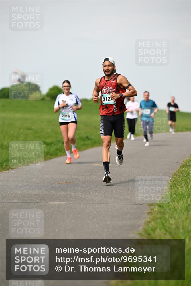 10.05.2026 - 8. Wedeler Halbmarathon Dr. Thomas Lammeyer http://msf.ph/oto/9695341 10.05.2026 11:21:18 Laufen 2016, 770, 2122 meine-sportfotos.de