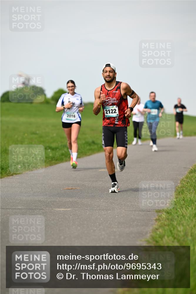 10.05.2026 - 8. Wedeler Halbmarathon Dr. Thomas Lammeyer http://msf.ph/oto/9695343 10.05.2026 11:21:18 Laufen 2016, 2122 meine-sportfotos.de