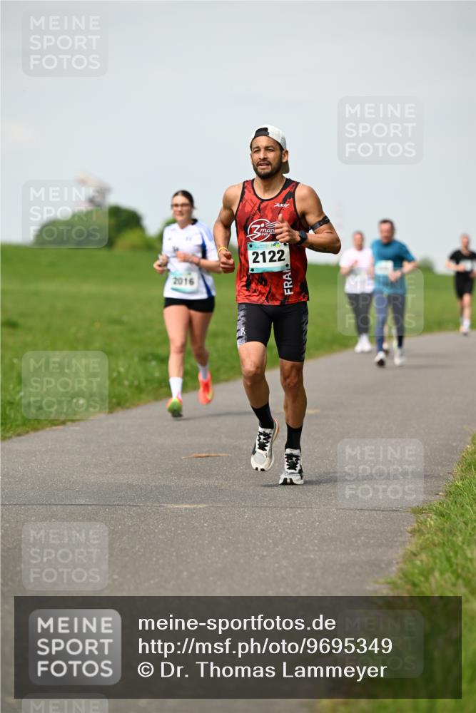 10.05.2026 - 8. Wedeler Halbmarathon Dr. Thomas Lammeyer http://msf.ph/oto/9695349 10.05.2026 11:21:19 Laufen 2016, 2122 meine-sportfotos.de