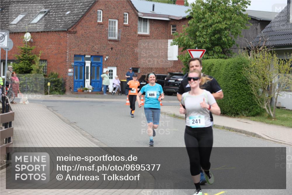 10.05.2026 - 8. Wedeler Halbmarathon Andreas Tolksdorf http://msf.ph/oto/9695377 10.05.2026 10:26:24 Laufen 687, 685, 241 meine-sportfotos.de
