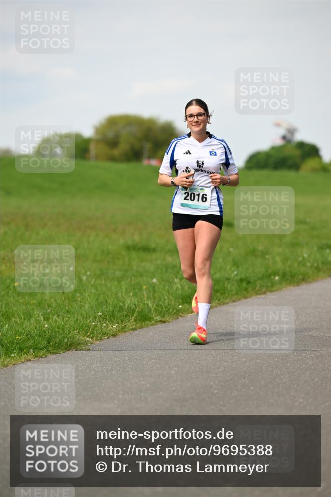 10.05.2026 - 8. Wedeler Halbmarathon Dr. Thomas Lammeyer http://msf.ph/oto/9695388 10.05.2026 11:21:21 Laufen 2016 meine-sportfotos.de