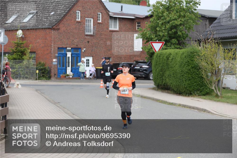 10.05.2026 - 8. Wedeler Halbmarathon Andreas Tolksdorf http://msf.ph/oto/9695390 10.05.2026 10:26:29 Laufen 501, 587 meine-sportfotos.de