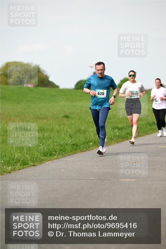10.05.2026 - 8. Wedeler Halbmarathon Dr. Thomas Lammeyer http://msf.ph/oto/9695416 10.05.2026 11:21:23 Laufen 620, 2215, 561 meine-sportfotos.de