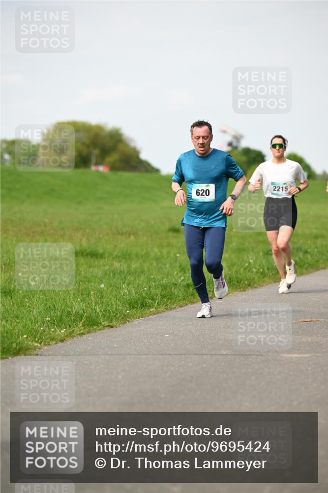10.05.2026 - 8. Wedeler Halbmarathon Dr. Thomas Lammeyer http://msf.ph/oto/9695424 10.05.2026 11:21:24 Laufen 2215, 620 meine-sportfotos.de