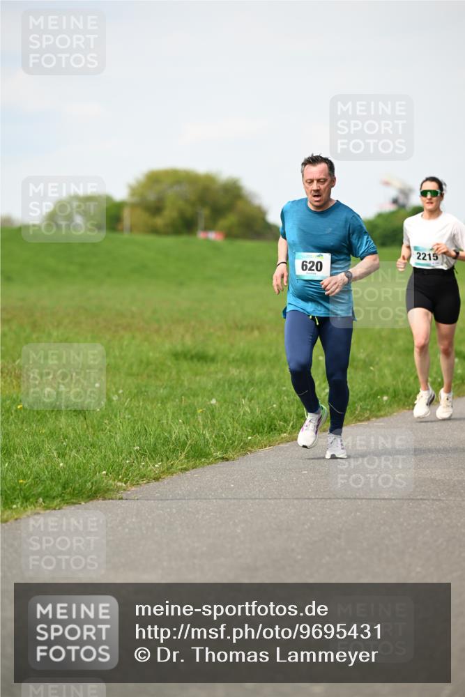 10.05.2026 - 8. Wedeler Halbmarathon Dr. Thomas Lammeyer http://msf.ph/oto/9695431 10.05.2026 11:21:24 Laufen 620, 2215 meine-sportfotos.de