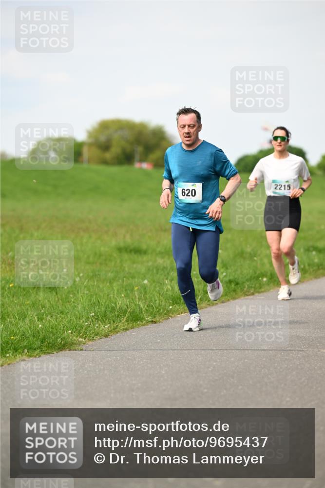 10.05.2026 - 8. Wedeler Halbmarathon Dr. Thomas Lammeyer http://msf.ph/oto/9695437 10.05.2026 11:21:24 Laufen 2215, 620 meine-sportfotos.de