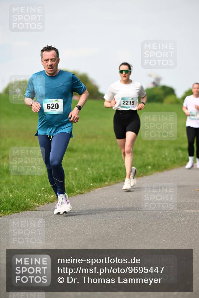 10.05.2026 - 8. Wedeler Halbmarathon Dr. Thomas Lammeyer http://msf.ph/oto/9695447 10.05.2026 11:21:25 Laufen 620, 2215 meine-sportfotos.de