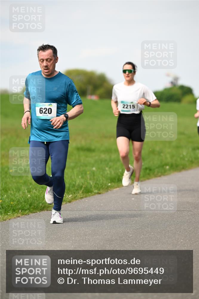 10.05.2026 - 8. Wedeler Halbmarathon Dr. Thomas Lammeyer http://msf.ph/oto/9695449 10.05.2026 11:21:25 Laufen 620, 2215 meine-sportfotos.de