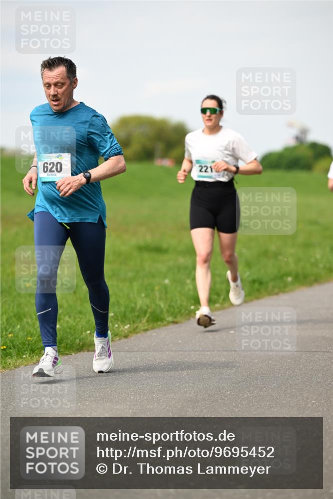 10.05.2026 - 8. Wedeler Halbmarathon Dr. Thomas Lammeyer http://msf.ph/oto/9695452 10.05.2026 11:21:26 Laufen 620, 221 meine-sportfotos.de
