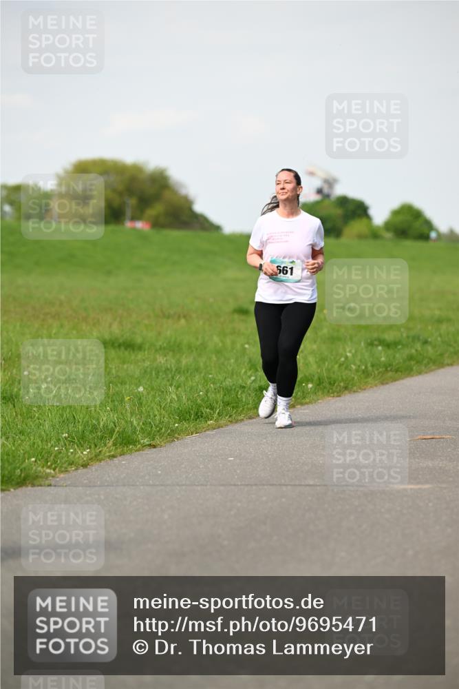 10.05.2026 - 8. Wedeler Halbmarathon Dr. Thomas Lammeyer http://msf.ph/oto/9695471 10.05.2026 11:21:27 Laufen 561 meine-sportfotos.de