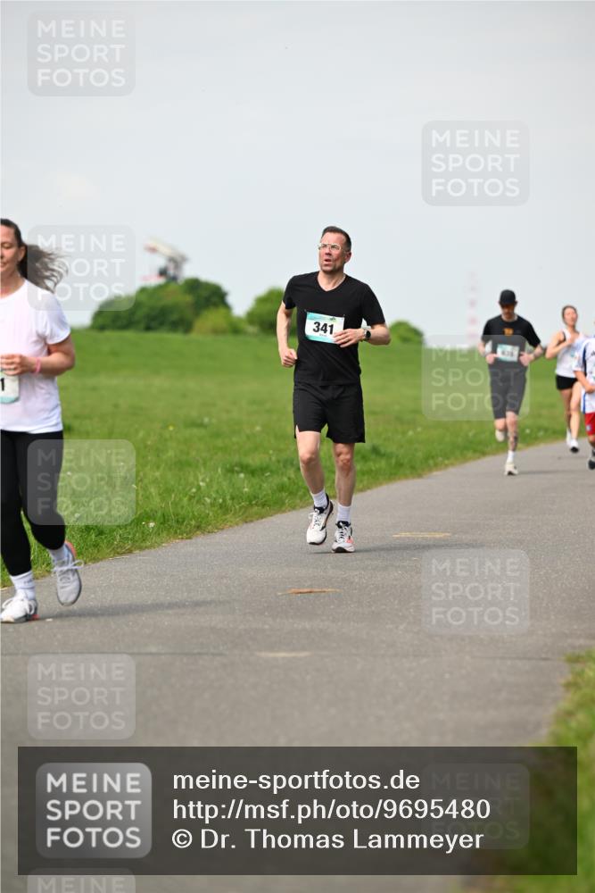 10.05.2026 - 8. Wedeler Halbmarathon Dr. Thomas Lammeyer http://msf.ph/oto/9695480 10.05.2026 11:21:29 Laufen 341 meine-sportfotos.de
