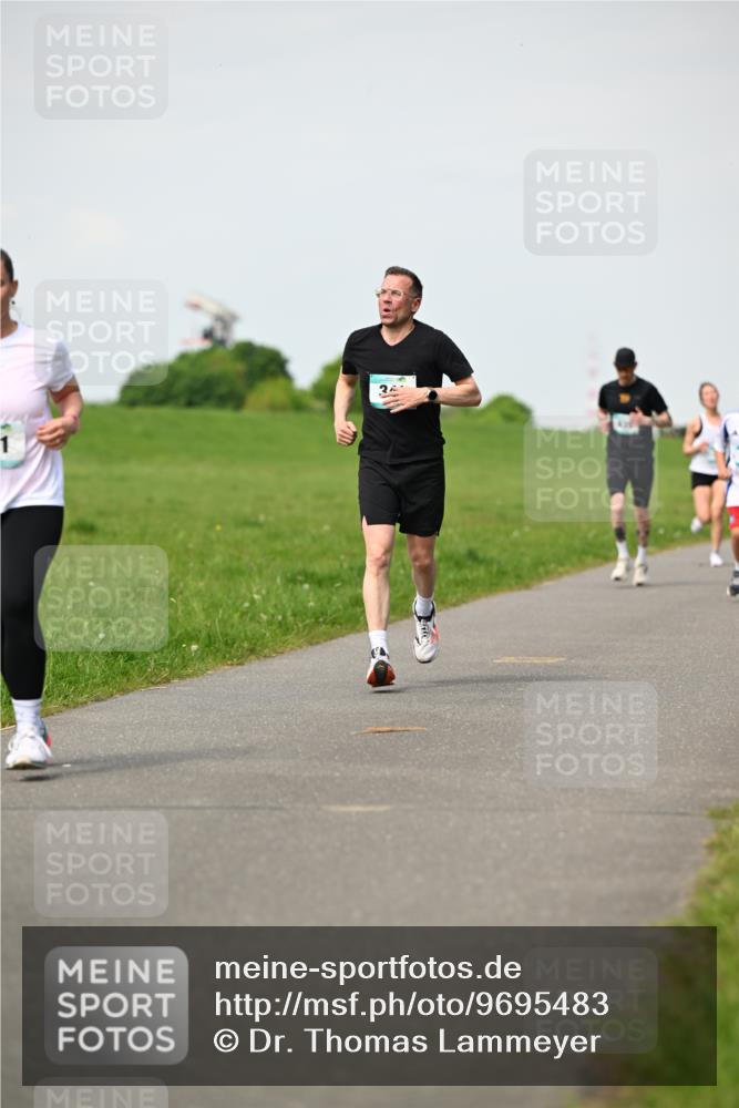 10.05.2026 - 8. Wedeler Halbmarathon Dr. Thomas Lammeyer http://msf.ph/oto/9695483 10.05.2026 11:21:29 Laufen  meine-sportfotos.de